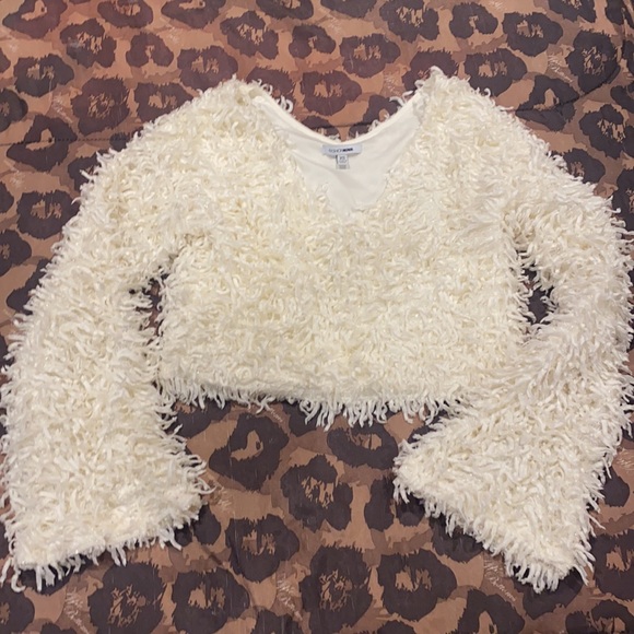 Xs fluffy fashionable sweater - Picture 2 of 3